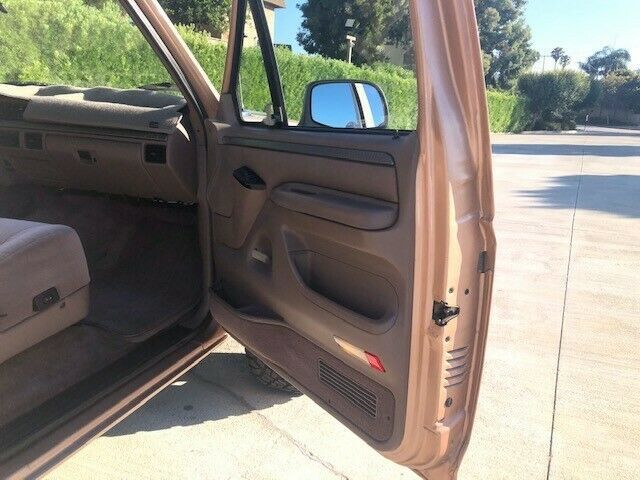 1994 Gold Ford F-150 Extended Cab Pickup