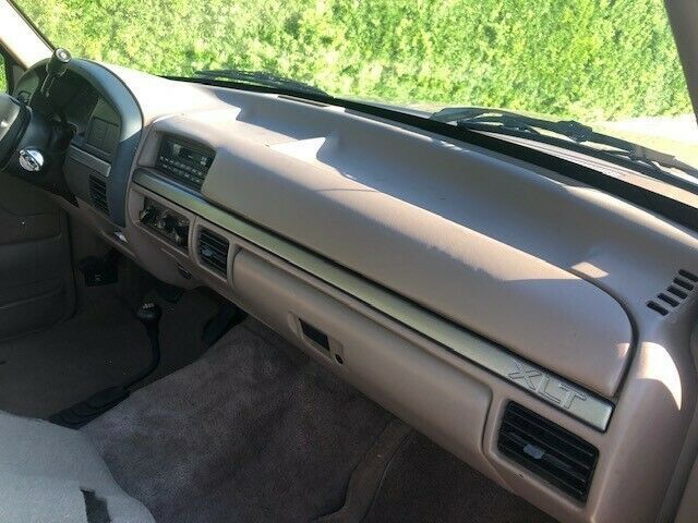 1994 Gold Ford F-150 Extended Cab Pickup