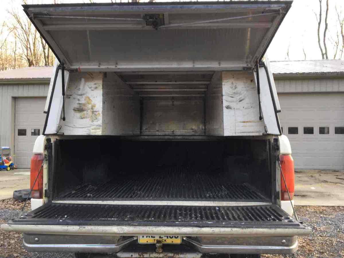 1994 White Ford F-250 Pickup