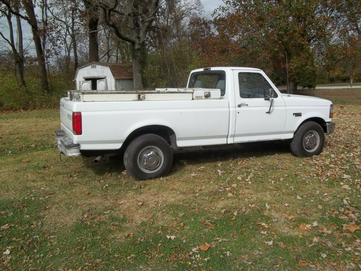 1994 White Ford F-250 Standard Cab Pickup