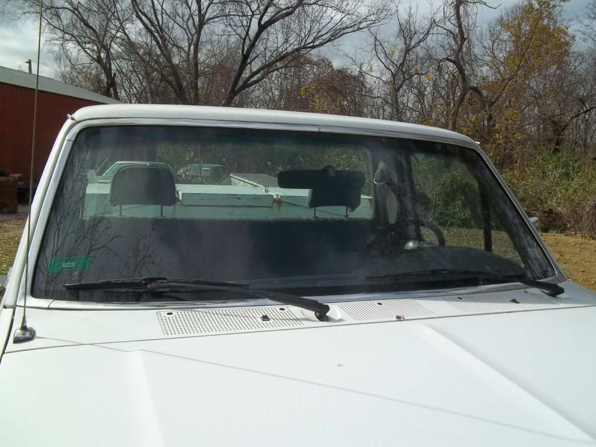 1994 White Ford F-250 Standard Cab Pickup