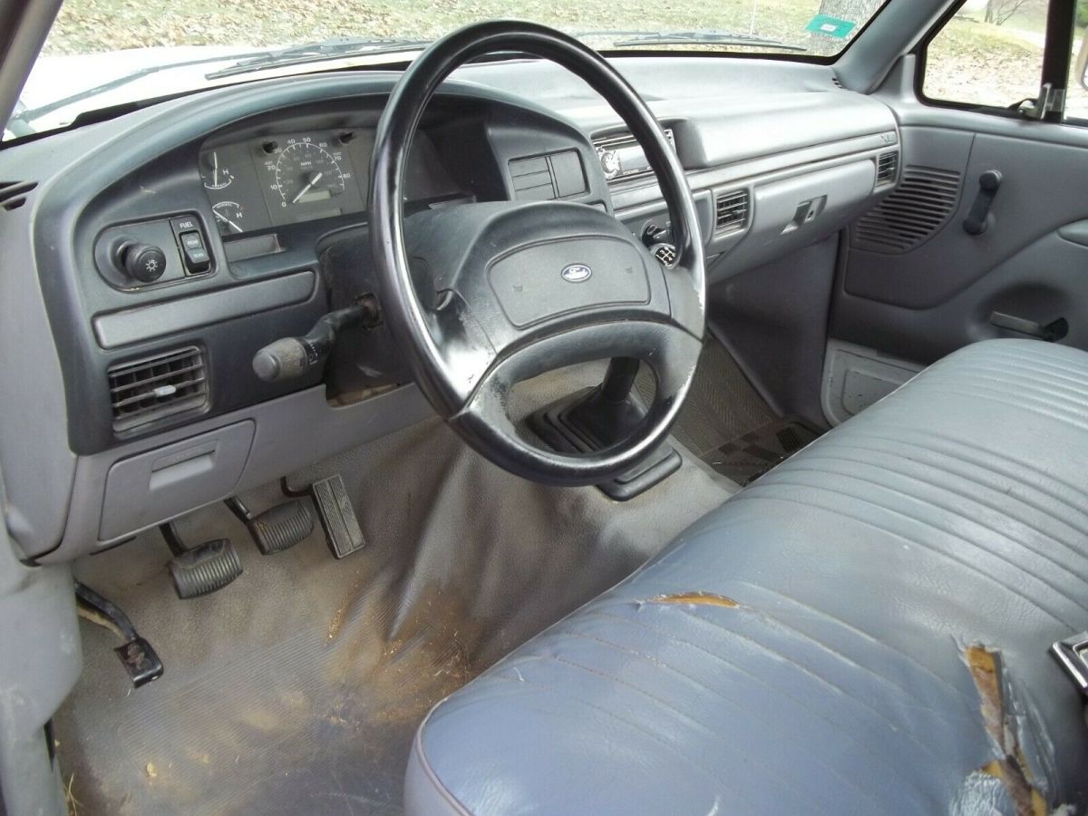 1994 White Ford F-250 Standard Cab Pickup