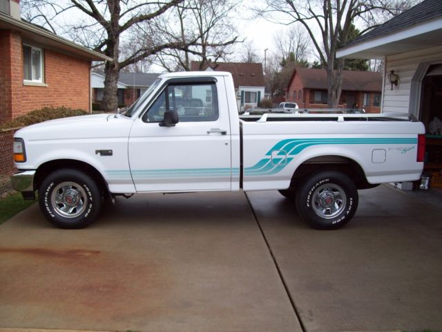 1994 Ford F-150 Standard Cab Pickup