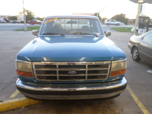 19940000 Blue Ford F-150 Pickup Truck