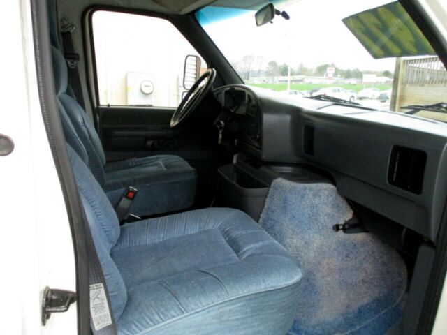 1994 White Ford Motorhome --