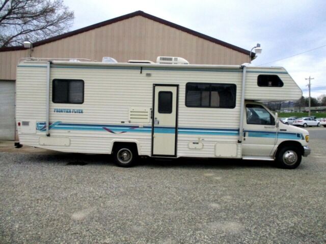 1994 White Ford Motorhome --
