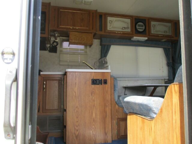 1994 White Ford Motorhome --