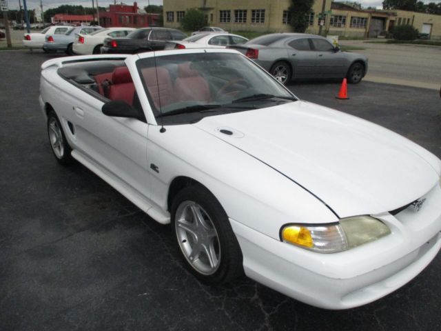1994 CRYSTAL WHITE Ford Mustang Convertible