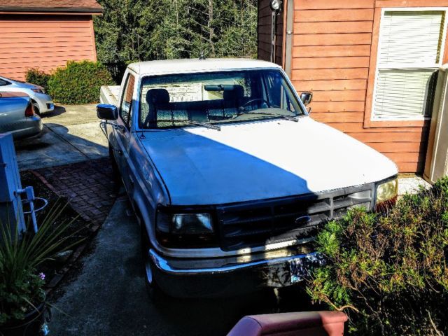 1994 White Ford F-150 Standard Cab Pickup
