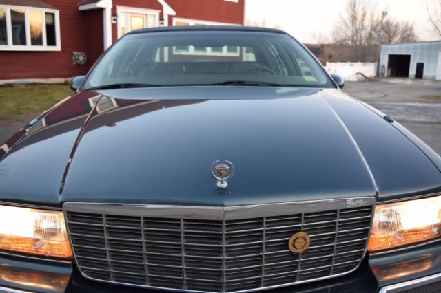 1994 Green Cadillac Fleetwood Sedan