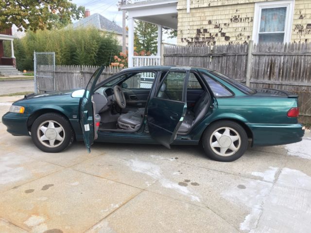 1994 Green Ford Taurus