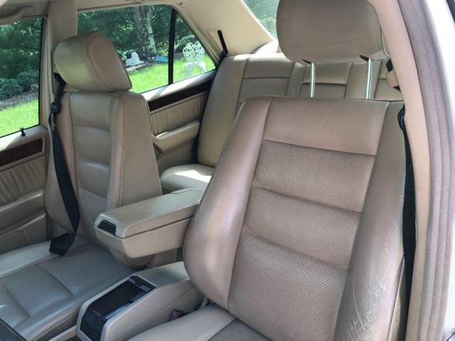 1994 White Mercedes-Benz 400-Series Sedan