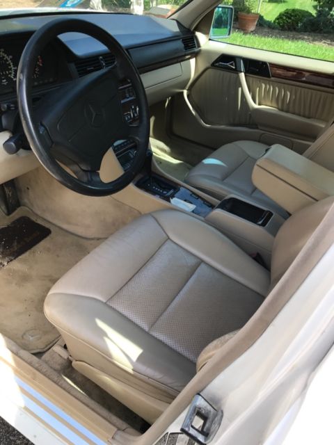 1994 White Mercedes-Benz 400-Series Sedan