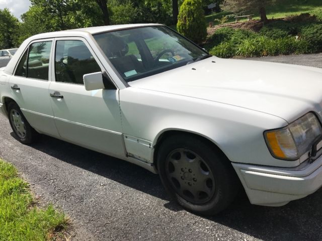 1994 White Mercedes-Benz 400-Series Sedan