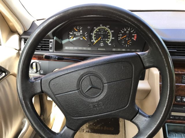 1994 White Mercedes-Benz 400-Series Sedan