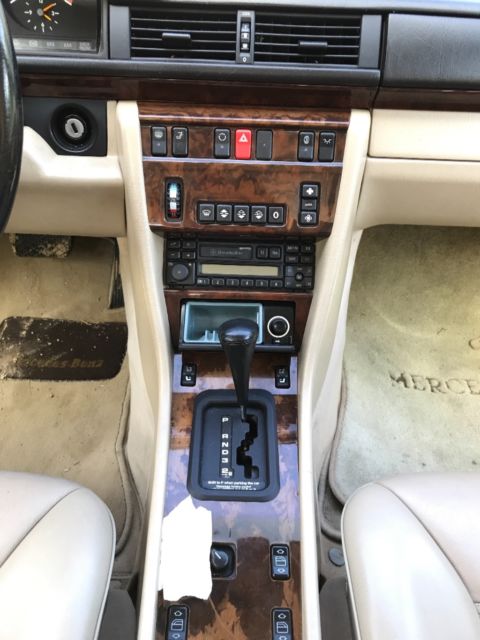 1994 White Mercedes-Benz 400-Series Sedan