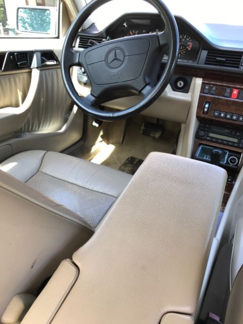 1994 White Mercedes-Benz 400-Series Sedan