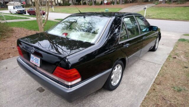 1994 Black Mercedes-Benz S-Class Sedan