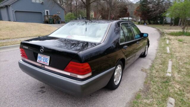 1994 Black Mercedes-Benz S-Class Sedan