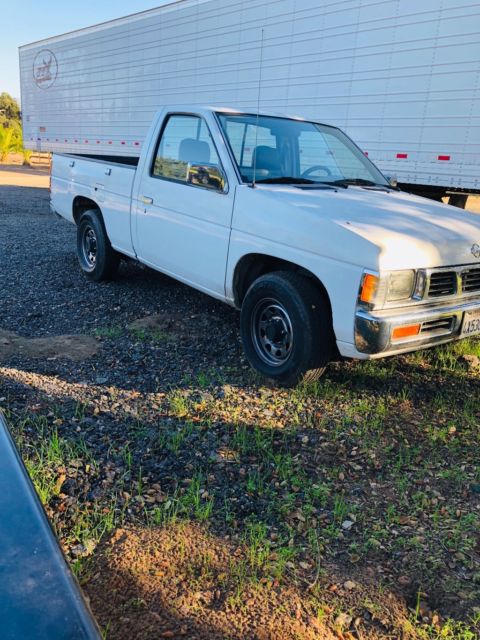1994 White Nissan Other Pickups Pick up hard body