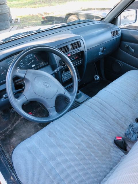 1994 White Nissan Other Pickups Pick up hard body