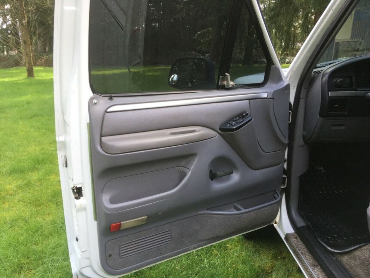 1994 White Ford Bronco SUV