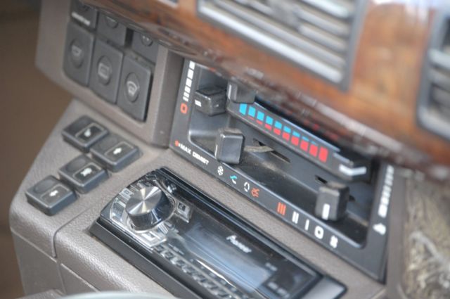 1994 Alpine White Land Rover Range Rover SUV