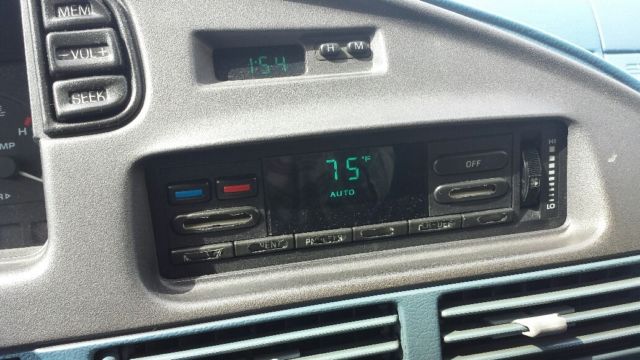 1994 Blue/Black Ford Taurus Wagon