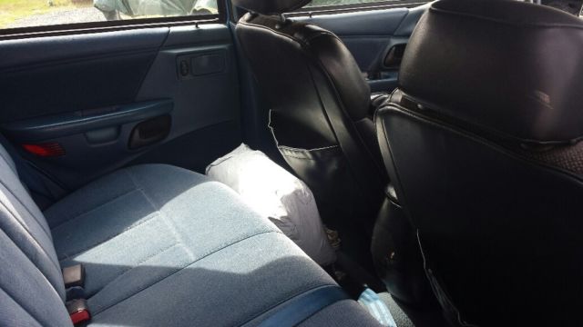 1994 Blue/Black Ford Taurus Wagon