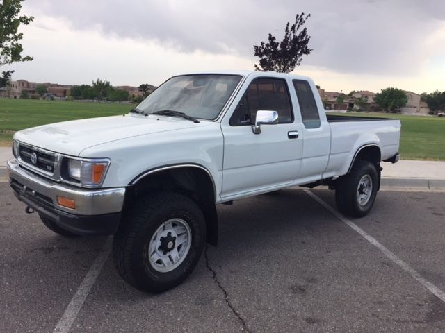 1994 White Toyota Pickup Extended Cab Pickup