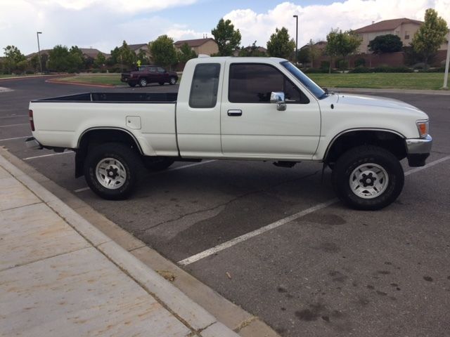 1994 White Toyota Pickup Extended Cab Pickup