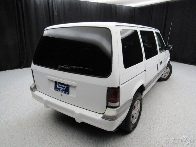 1994 White Dodge Caravan Minivan/Van