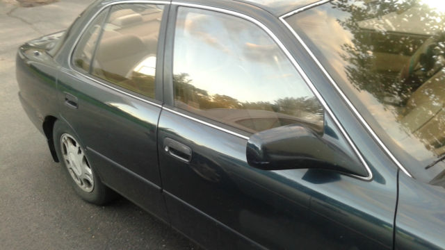 19940000 Green Toyota Camry Sedan