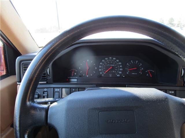 1994 Maroon Volvo 900 --