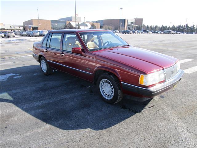 1994 Maroon Volvo 900 --