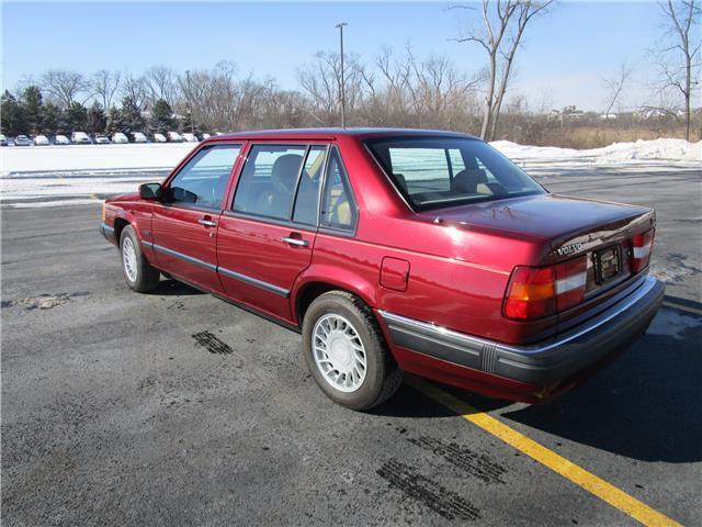 1994 Maroon Volvo 900 --