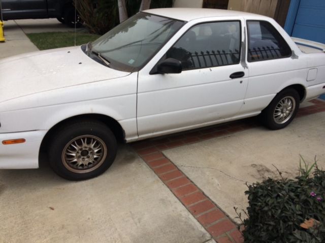 1994 White Nissan Sentra Sedan