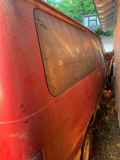 1985 Red Ford E-Series Van