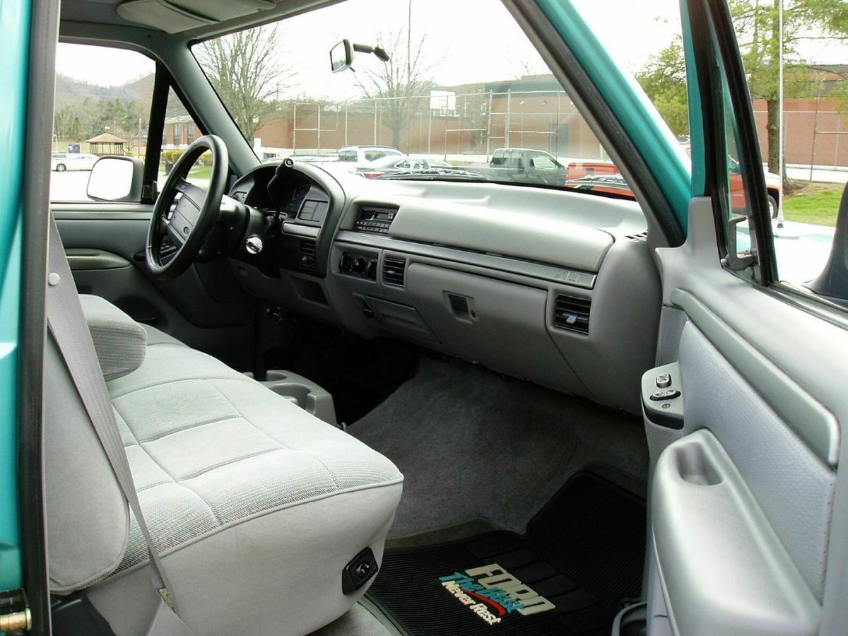 1985 Green & White Ford F-150 Standard Cab Pickup