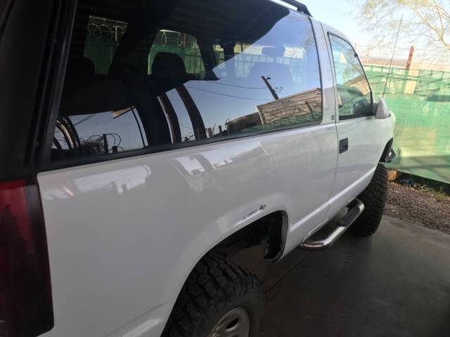 1976 White Chevrolet Tahoe