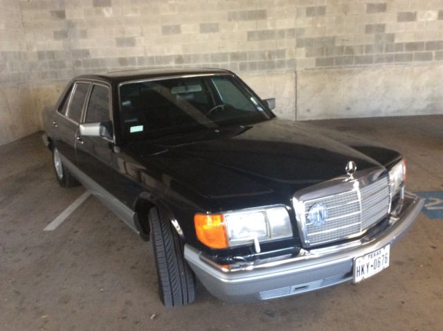 1987 Black Mercedes-Benz 500-Series Sedan