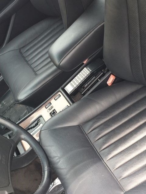 1987 Black Mercedes-Benz 500-Series Sedan