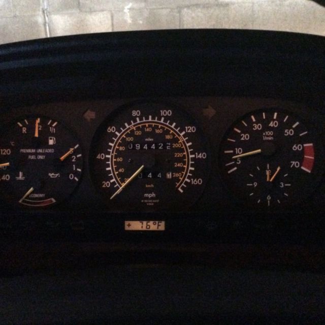 1987 Black Mercedes-Benz 500-Series Sedan