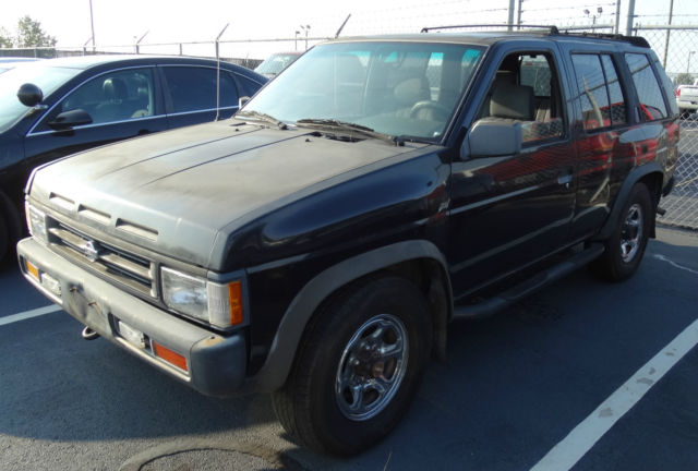 1993 Black Nissan Pathfinder