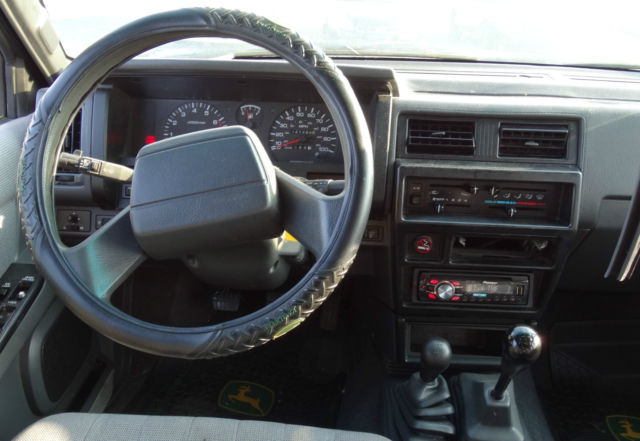 1993 Black Nissan Pathfinder