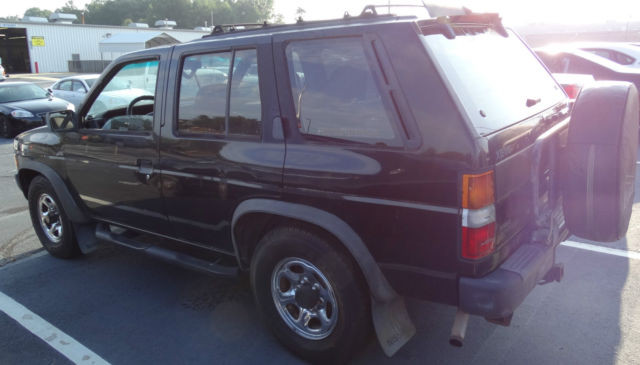 1993 Black Nissan Pathfinder
