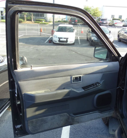 1993 Black Nissan Pathfinder