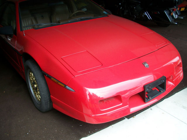 1988 Red Pontiac Fiero Coupe