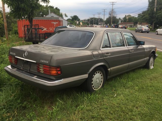 1987 Long Beach Blue Mercedes-Benz 300-Series Sedan