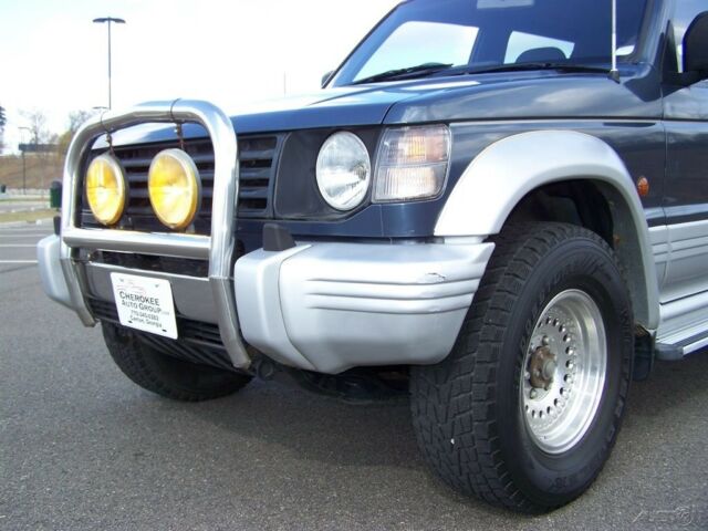 1991 Blue Mitsubishi Montero SUV